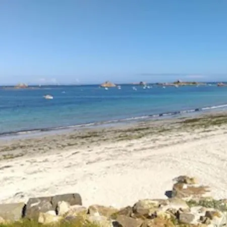 بيت للعطل Familial En Bois A 150 M De La *