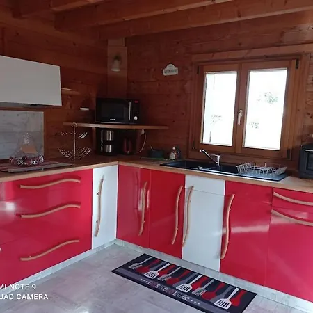 بيت للعطل Familial En Bois A 150 M De La