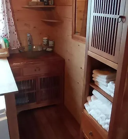 بيت للعطل Familial En Bois A 150 M De La *