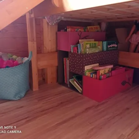 Familial En Bois A 150 M De La *